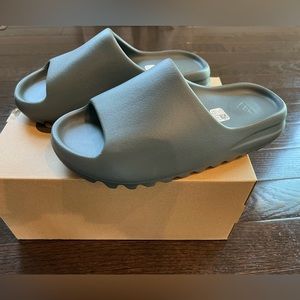 Yeezy Slide Slate Marine size 11 Brand New DS